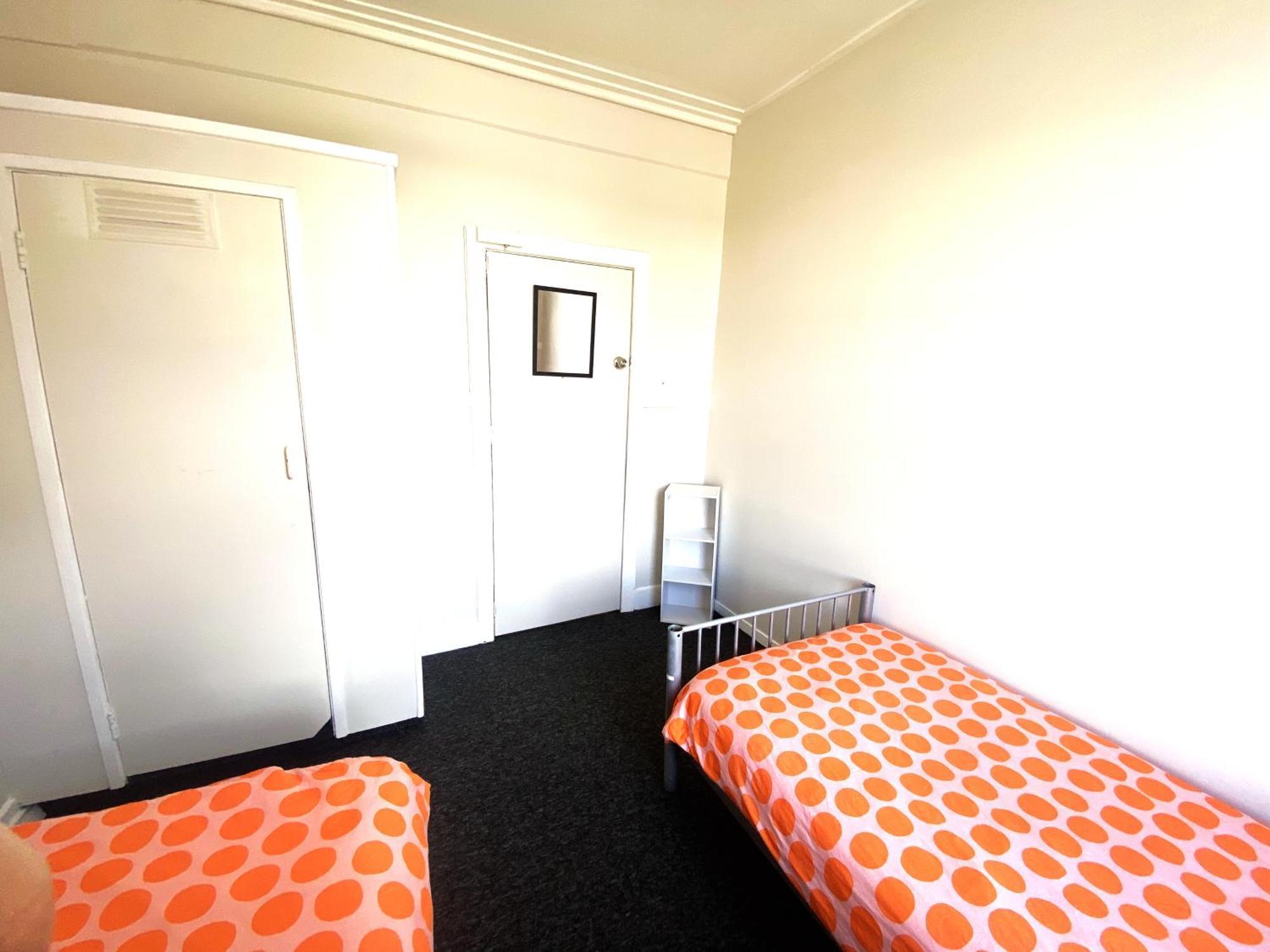 215 Edinburgh Castle Hostel Auckland Exterior photo