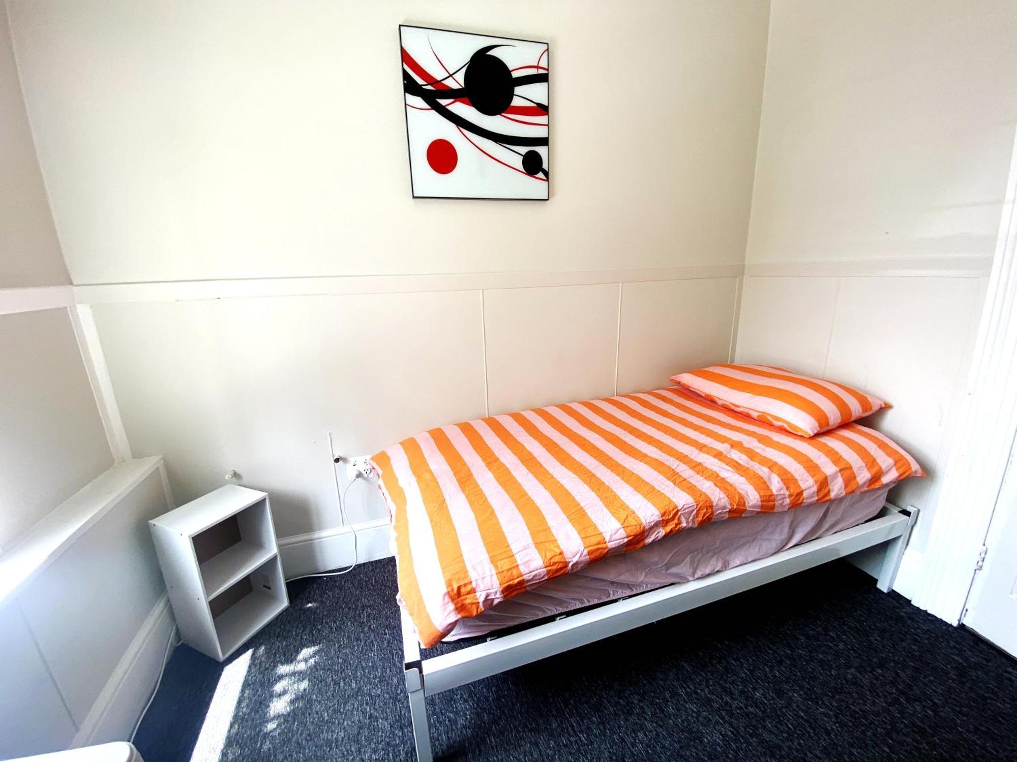 215 Edinburgh Castle Hostel Auckland Exterior photo